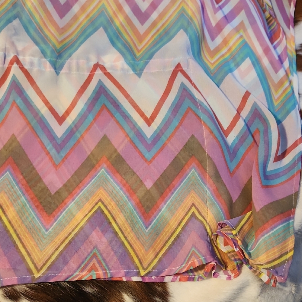 Colorful Chevron Patterned Top - Picture 9 of 9